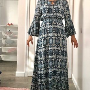 F21 long bell sleeved dress ||